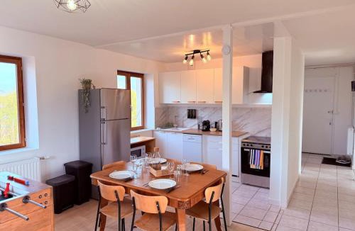 Audincourt Apartment | Deux chambres - Spacieux avec espace de jeux