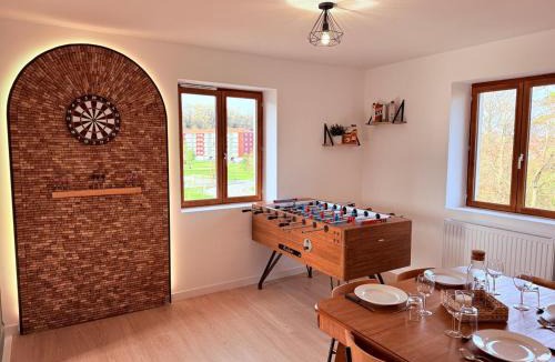 Audincourt Apartment | Deux chambres - Spacieux avec espace de jeux