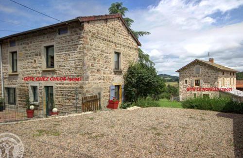 Belmont-de-la-Loire House | Deux gîtes confortables avec cheminée et piscine commune, animaux admis, pour 13 personnes - FR-1-496-140