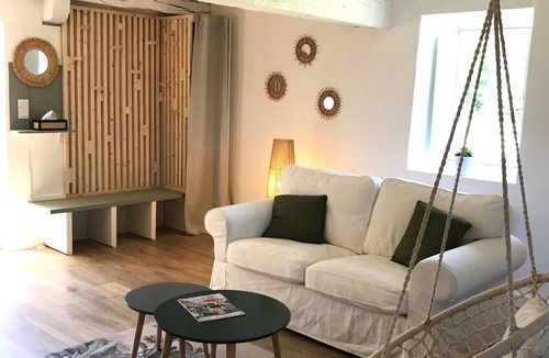 Rouy Other | Discover castle life, rent the green house!