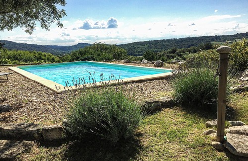 Methamis House | Discover this enchanting holiday home nestled in the picturesque landscape of Provence.