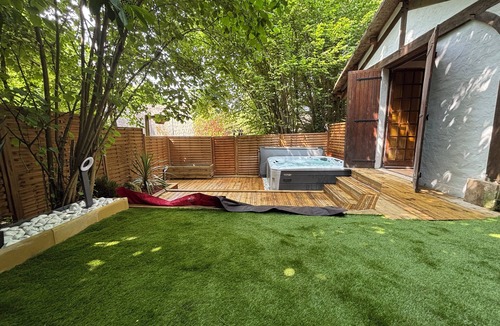 Coupvray Apartment | Disney Spa & Private Wellness Suite