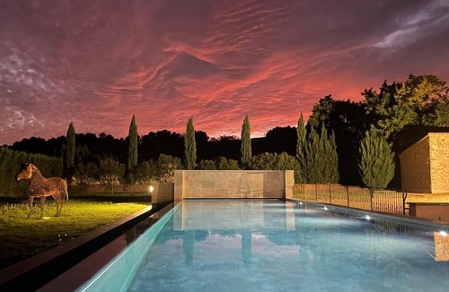 Vaison-la-Romaine House | DOMAINE 5* SPA SAINT QUENIN®️30PERS-CLIMATISATION-HEATED POOL-JACUZZI-SAUNA