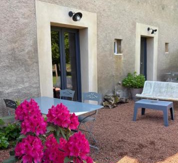 Ouches House | Domaine d'AROMM - Chambres d'hotes & gites - Piscine, Jacuzzi, Etangs & Animaux - Au calme