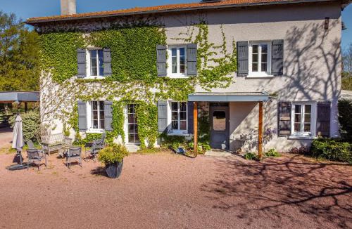 Ouches House | Domaine d'AROMM - Chambres d'hotes & gites - Piscine, Jacuzzi, Etangs & Animaux - Au calme