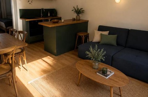 La Roque-sur-Pernes Hotel | Domaine de la Grange Neuve