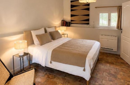 La Roque-sur-Pernes Hotel | Domaine de la Grange Neuve