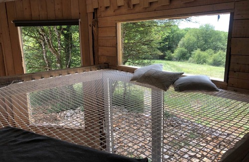 Velle-le-Chatel Apartment | Domaine des Evêques - Serpent Tree Cabin