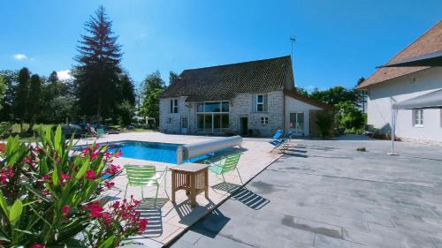 Saint-Symphorien-sur-Saone Apartment | Domaine Ravy-Lilas