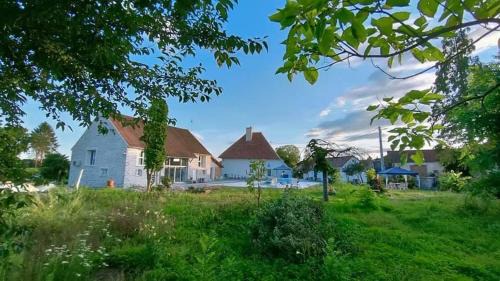 Saint-Symphorien-sur-Saone House | Domaine Ravy-La Camélia