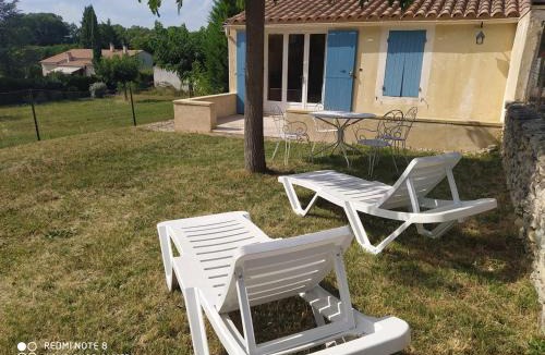 Chamaret Apartment | Domaine Guiton Cerise noire