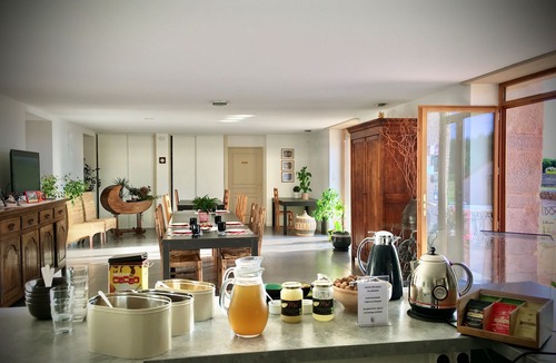 Lugny RV Rental | Domaine Joseph LAFARGE Wine Resort Oeno-tonneaux expérience