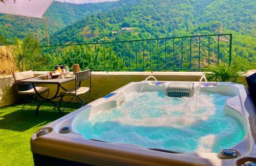 Asperjoc Bed & Breakfast | Domaine l'Esquiròu - L'Insolite PALLAS