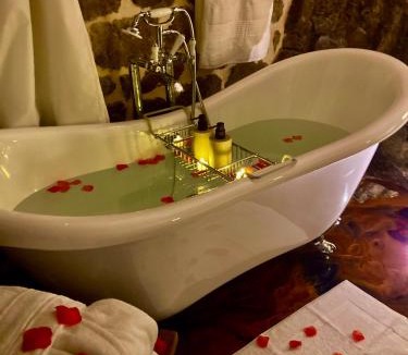 Asperjoc Bed & Breakfast | Domaine l'Esquiròu - L'Insolite PALLAS