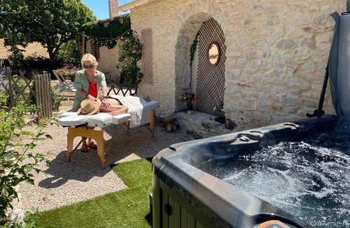 Ferrassieres House | Domaine La Lauren avec piscine chauffée et jacuzzi
