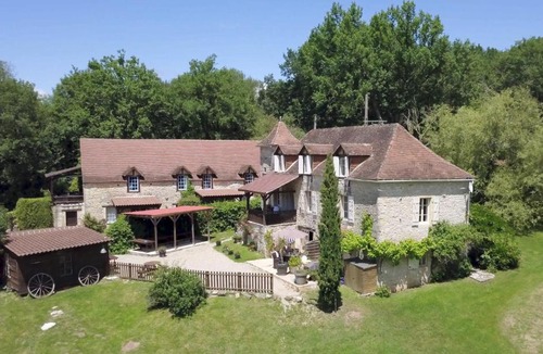 Catus Apartment | Domaine Pagel Gîte nature piscine chauffée vaste jardin avec activités enfants