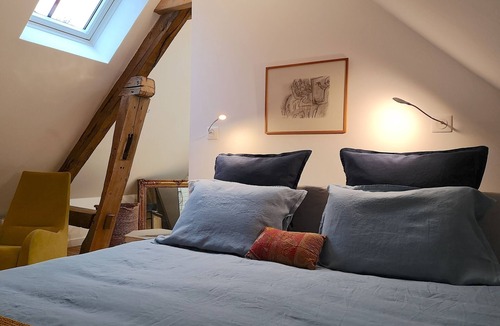 Bois-Sainte-Marie House | Double room-Modern-Ensuite with Bath-Maison d'invités