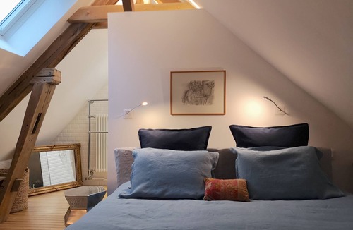 Bois-Sainte-Marie House | Double room-Modern-Ensuite with Bath-Maison d'invités