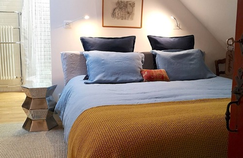 Bois-Sainte-Marie House | Double room-Modern-Ensuite with Bath-Maison d'invités