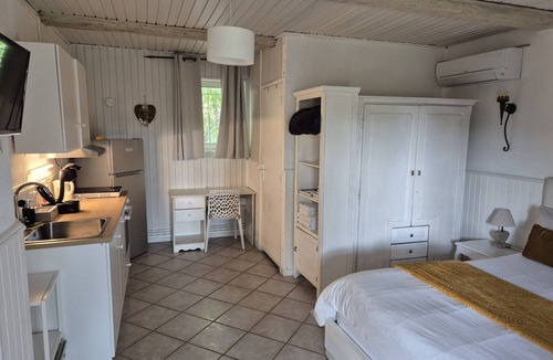 Crest Bed & Breakfast | Double room with garden terrace