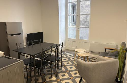 Annonay Apartment | Downtown Annonay 2-Bedroom Apartment
