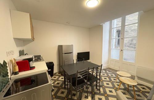 Annonay Apartment | Downtown Annonay 2-Bedroom Apartment