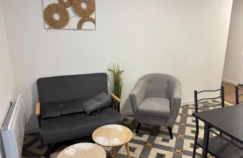 Annonay Apartment | Downtown Annonay 2-Bedroom Apartment
