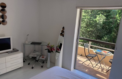 Saint-Tropez Apartment | Dream flat with sea view and roof terrace in the centre of St. Tropez