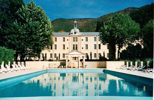 Montbrun-les-Bains Apartment | Dreamy Apartment in South of France with Swimming Pool