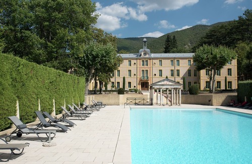 Montbrun-les-Bains Apartment | Dreamy Apartment in South of France with Swimming Pool