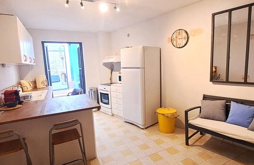 Saint-Paul-Trois-Chateaux Apartment | Duplex with terrace & patio – old town Saint-Paul-Trois-Châteaux