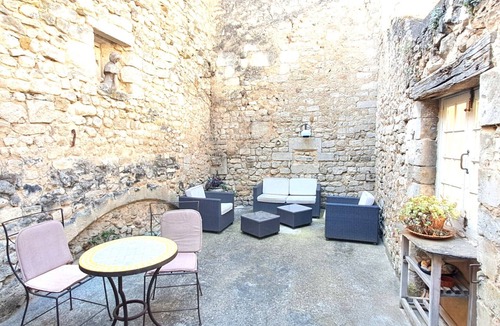 Saint-Paul-Trois-Chateaux Apartment | Duplex with terrace & patio – old town Saint-Paul-Trois-Châteaux