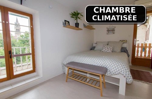 Renage Apartment | Duplex climatisé, balcon, check-in autonome