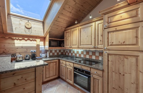 Meribel Village Apartment | Duplex for 8 with sauna and parking in Méribel