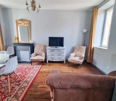Bourbon-l'Archambault Apartment | Duplex Quartier Historique Forteresse des Ducs de BOURBON