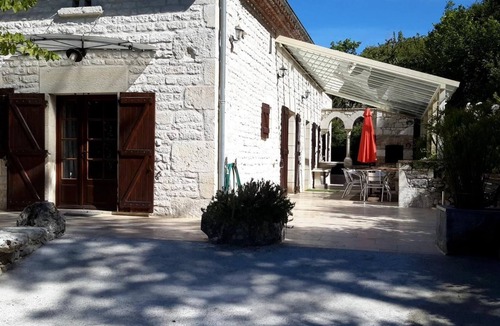 Valprionde House | Eco Gîte Théron Fontaine sleeps 15 with swimming pool in beautiful, peaceful surroundings