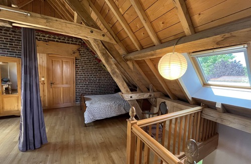 Saint Usuge Bed & Breakfast | Ecolieu Le Chant du Temps Chambre D'hôtes Piscine Naturelle, Sauna Table D'hôtes
