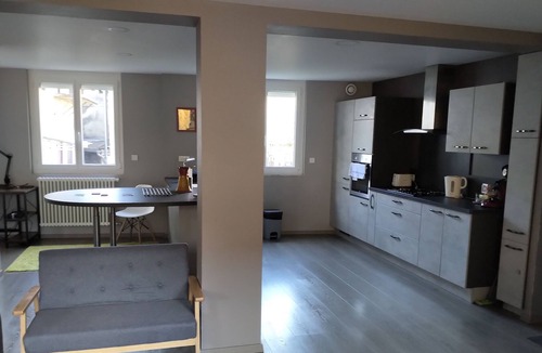 Arbois Apartment | Ecrin Moderne Dans le Centre Historique D'arbois