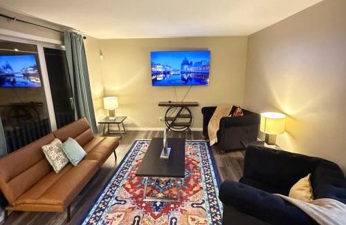 Northeast Edmonton Ski Chalet | Edmonton three bedrooms two baths 5 beds