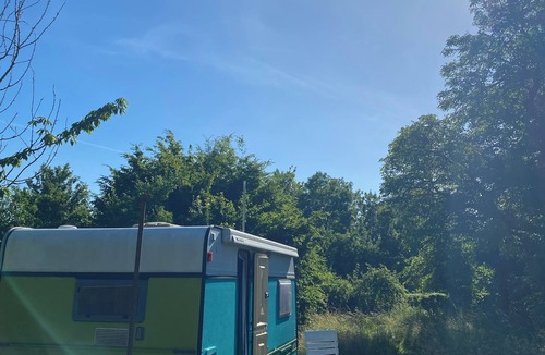 Hagneville-et-Roncourt House | Eighties caravan in the wilderness. Rest guaranteed!