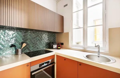 Quartier de la Porte-Saint-Denis Apartment | ELEGANT 3BR APARTMENT WITH ENSUITE BATHS NEAR CANAL SAINT-MARTIN