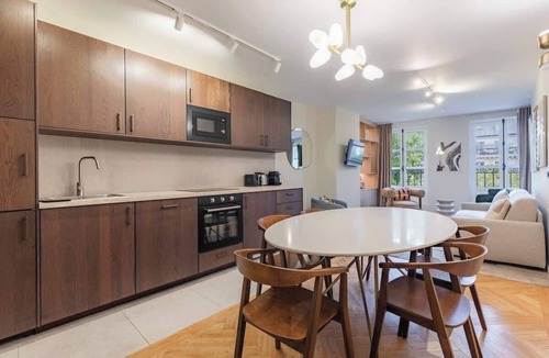 Arsenal Apartment | Elegant bright and air-conditioned 2 Bedroom apartment in Bastille