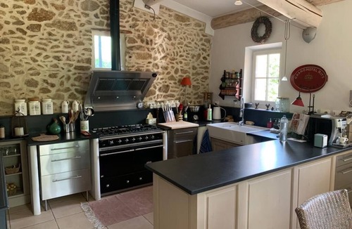 Aubignan House | Elegant Provencal farmhouse with heated swimming pool, rated 5-star Meublé de Tourisme