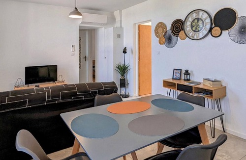 Hericourt Cottage | Elegant renovated apt, private garden, pets allowed