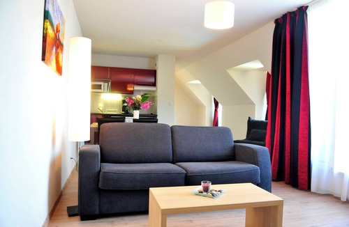 Entraygues-sur-Truyere Condo | En surplomb du Lot | Accès piscine | Sauna