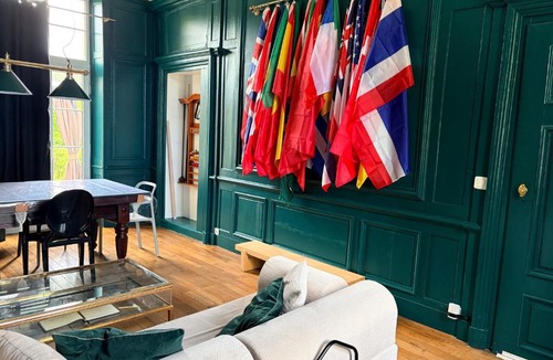 Marliens House | Entire Apartment in an 18th-Century Castle with Private Garden
