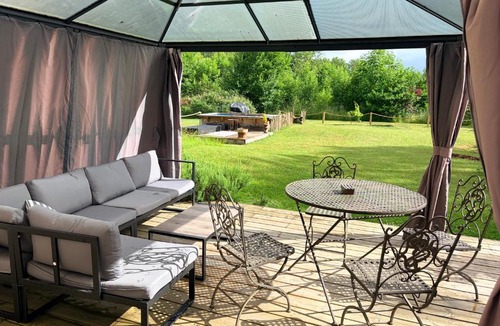 Marliens House | Entire Apartment in an 18th-Century Castle with Private Garden
