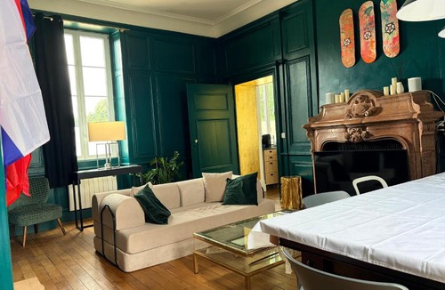 Marliens House | Entire Apartment in an 18th-Century Castle with Private Garden