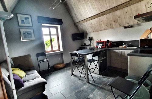 Toulon-sur-Arroux Cottage | Entire floor in a fully renovated town house with swimming pool.