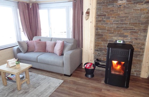 Metabief Ski Chalet | ENTIRELY RENOVATED CHALET "LE CLOS DES 9", IN METABIEF, 5 PEOPLE